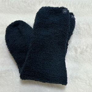 BAREFOOT DREAMS COZY CHIC NAVY BLUE SOCKS.